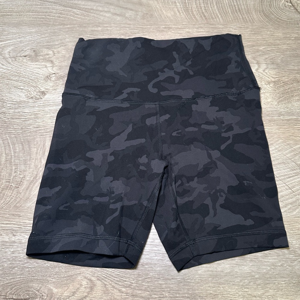 Lululemon Wunder Train Shorts Black Camo Size 6